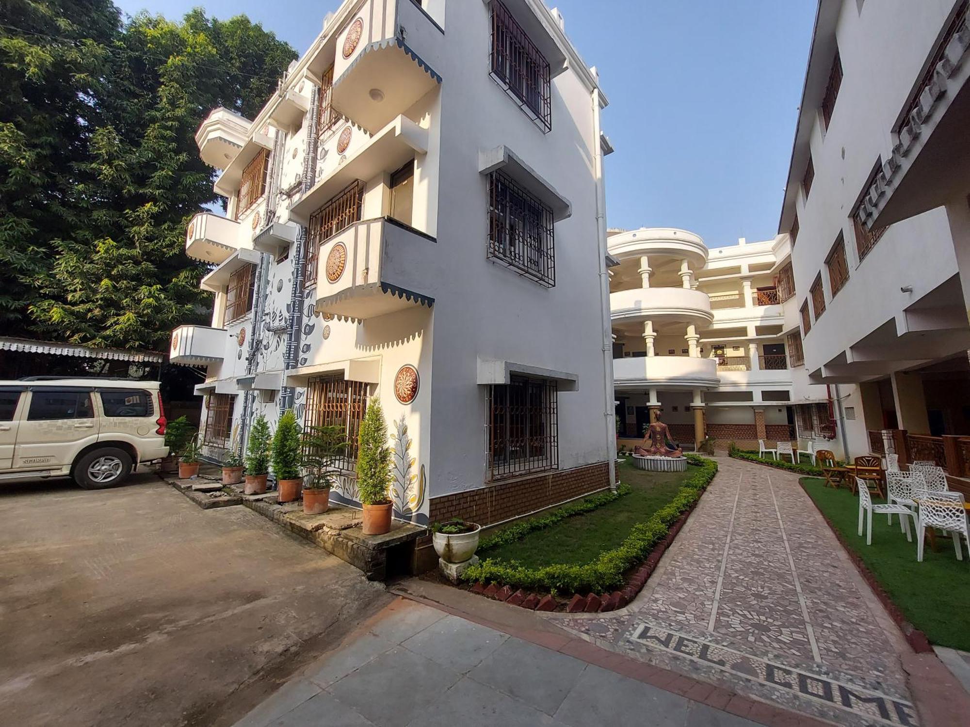 Hotel Kolam Шантиникетан Экстерьер фото