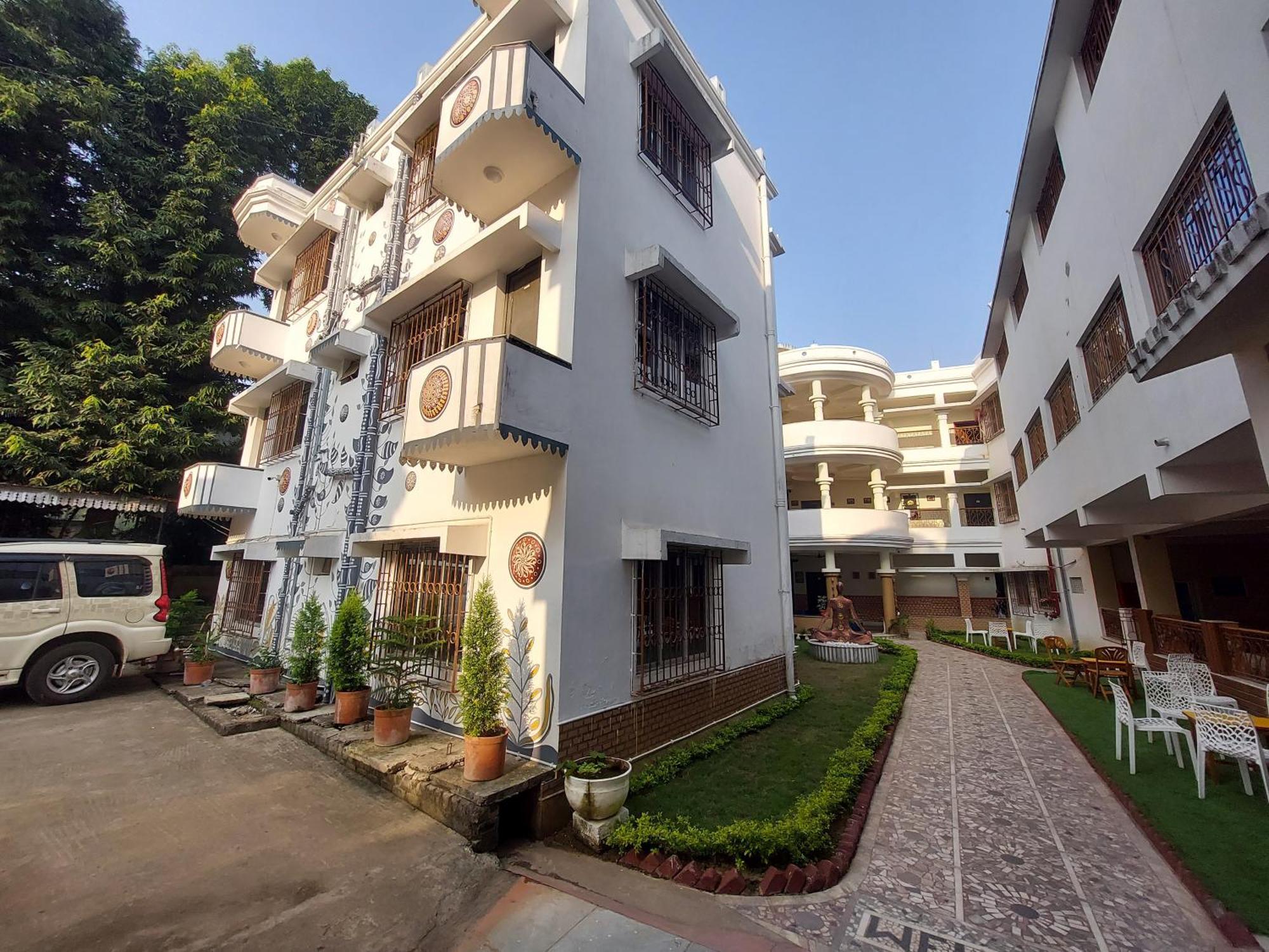 Hotel Kolam Шантиникетан Экстерьер фото